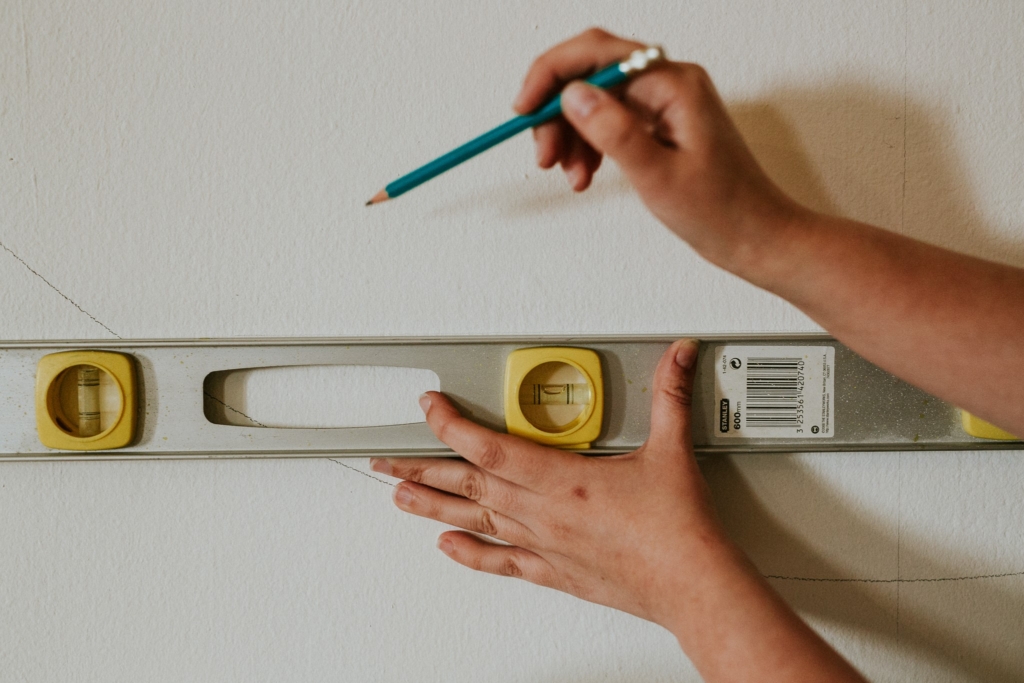 DIY wall painting ombre circle with painters tape