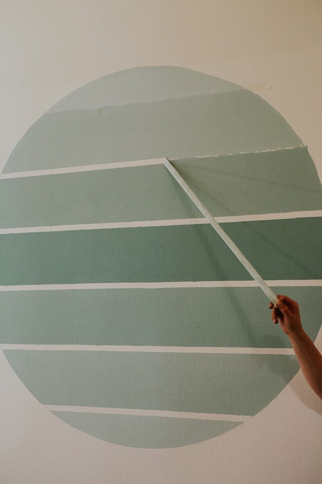 DIY wall painting ombre circle with painters tape